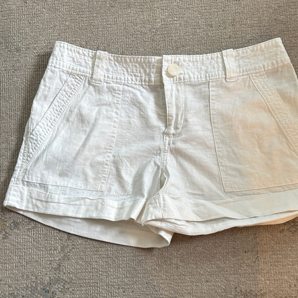 Banana Republic Women's Cream Cargo Shorts. Linen and Cotton Blend. Size 2.